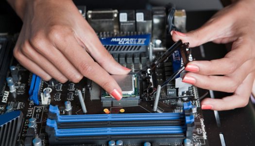MSI y la bella Lucia te enseñan a overclockear