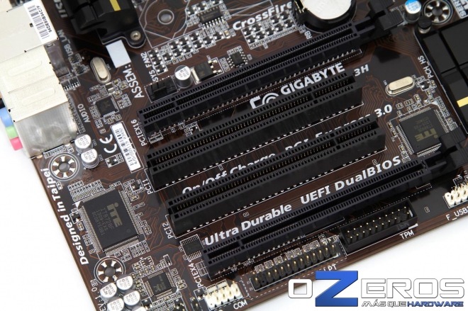 GIGABYTE-B85M-D3H_Foto-12