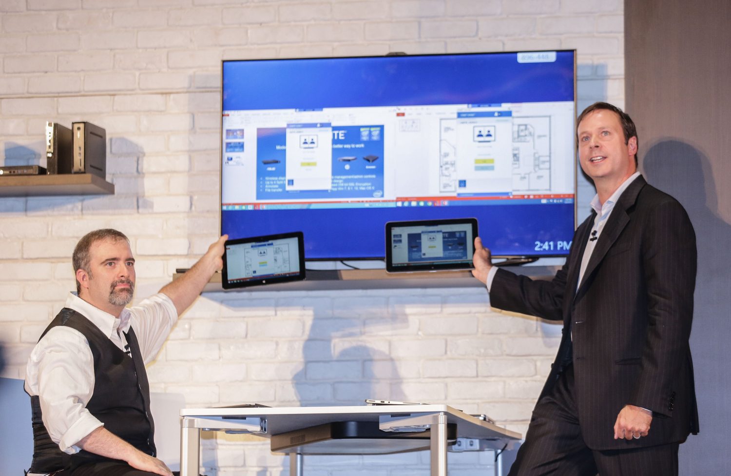INTEL_Computex 2015 Kirk Skaugen tablet