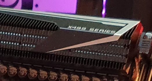 Gigabyte muestra por “accidente” una nueva placa madre Intel X499