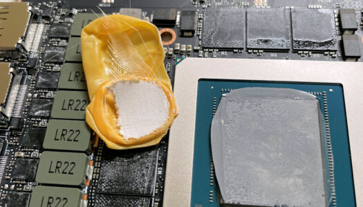 Abrió su GeForce RTX 3090 para hacerle mantención y encontró un trozo de guante en su interior